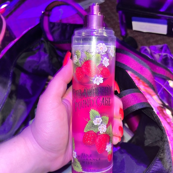 Bath and Body works Strawberry poundcake set! - Picture 2 of 2